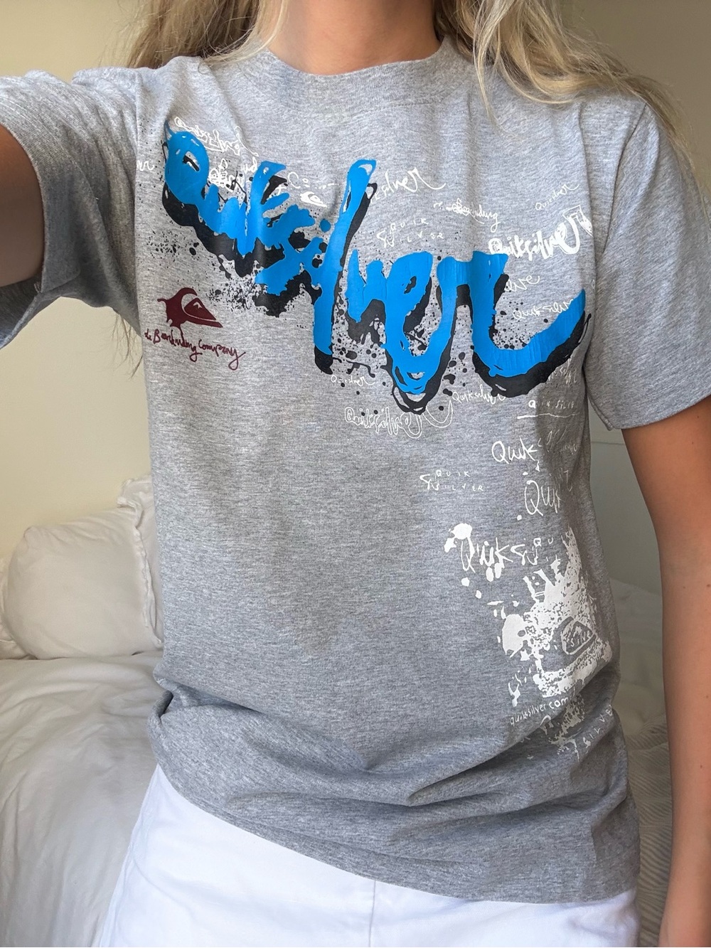 vintage 90's y2k Quiksilver Grey Graphic baby Tee with Blue Script